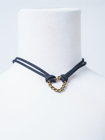 DOUBLE LAYER VELVET CHOKER WITH SPIRALLED HEART SHAPED PENDANT